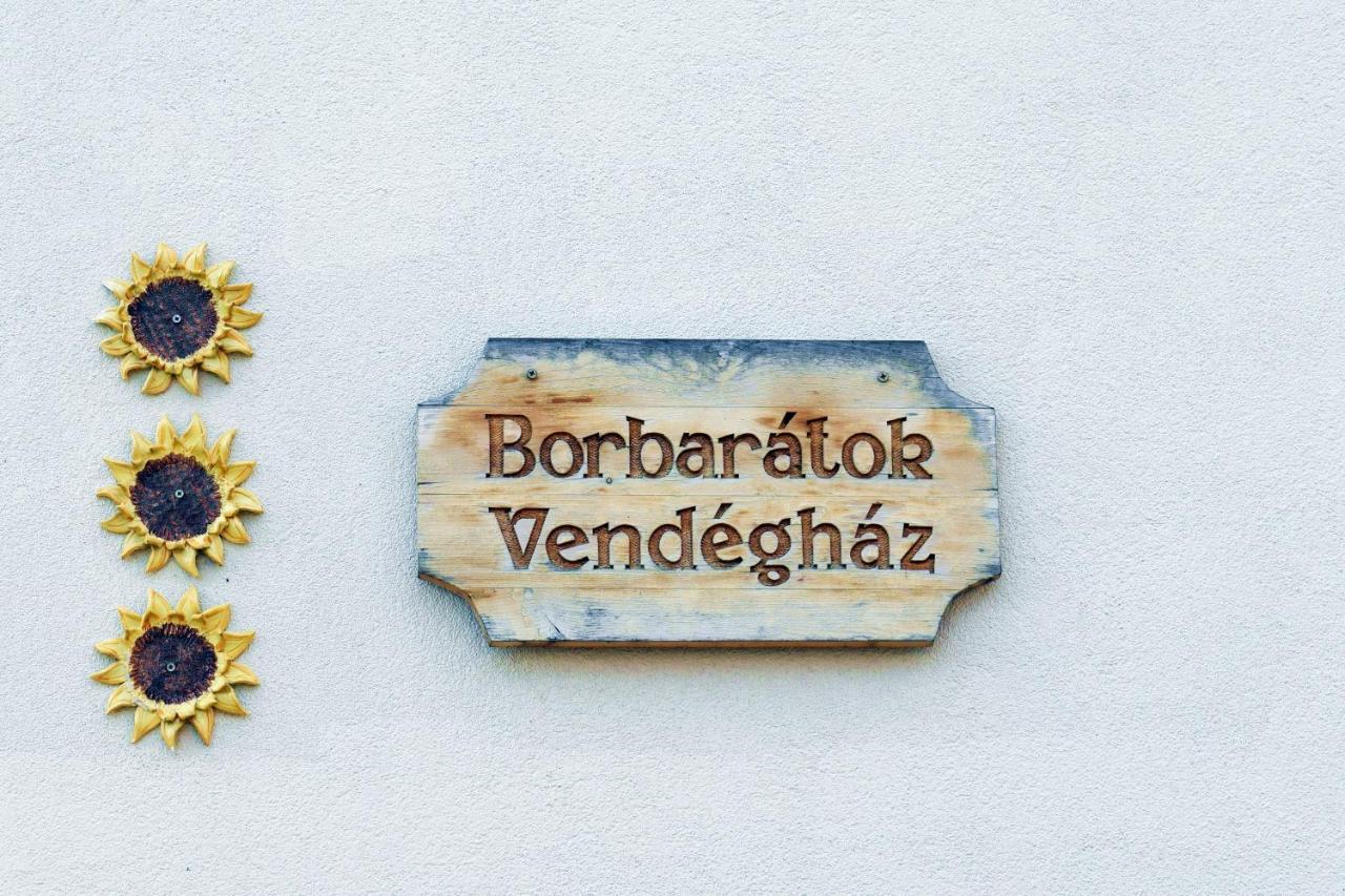 Готель Borbaratok Vendeghaz Віллань Екстер'єр фото